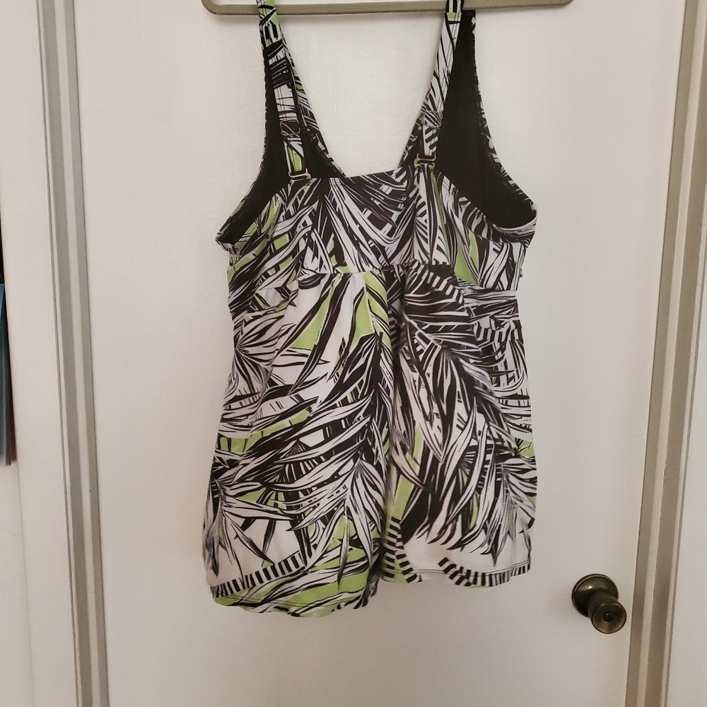 NEW/SWIMDRESS TOP ONLY - Picture 2 of 4